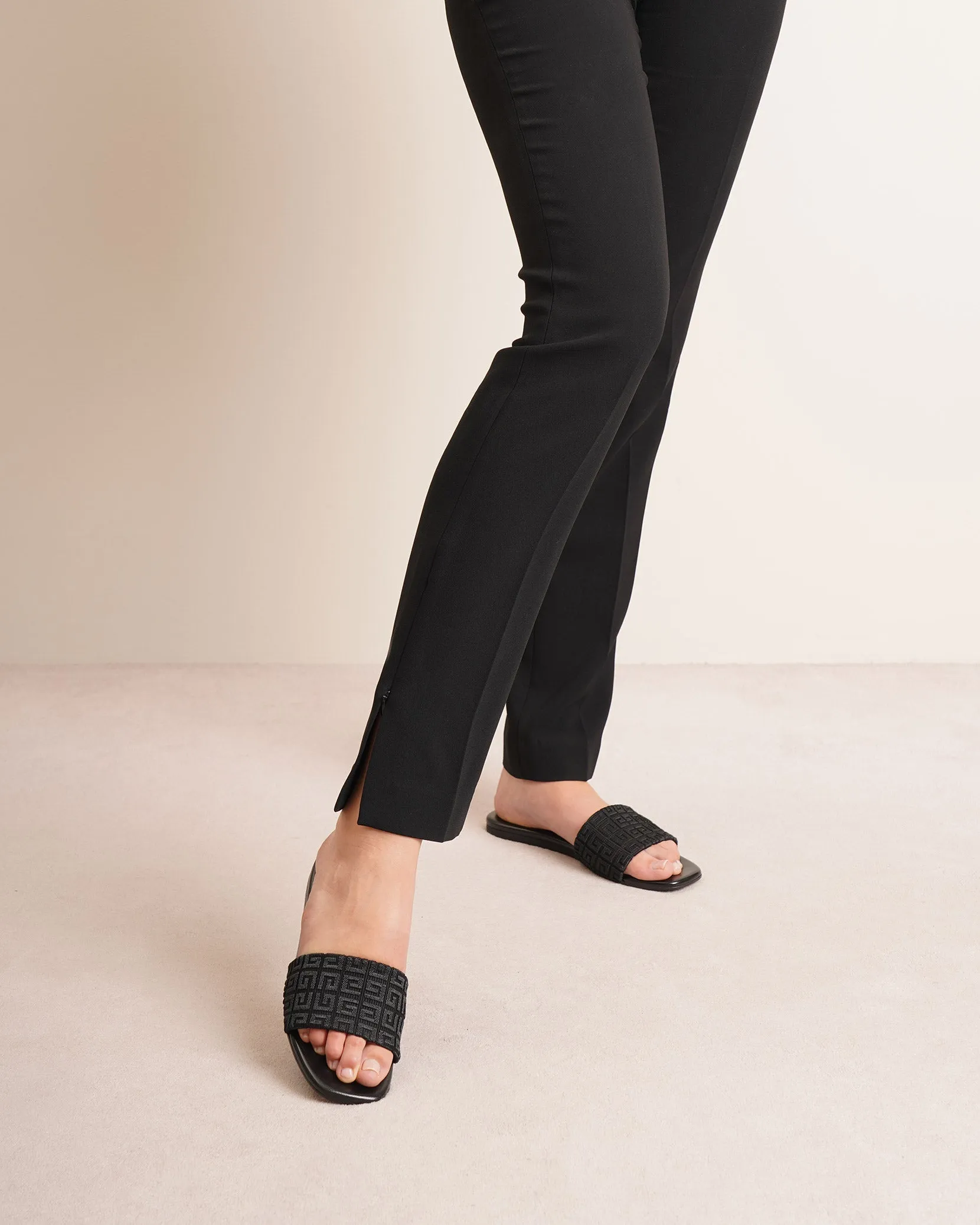 4G black monogram flat sandals