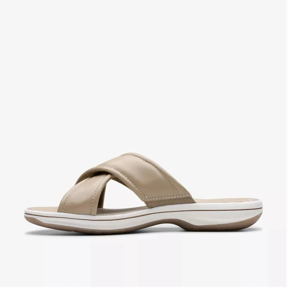 Clarks Women's Breeze Sara H Taupe 26180930