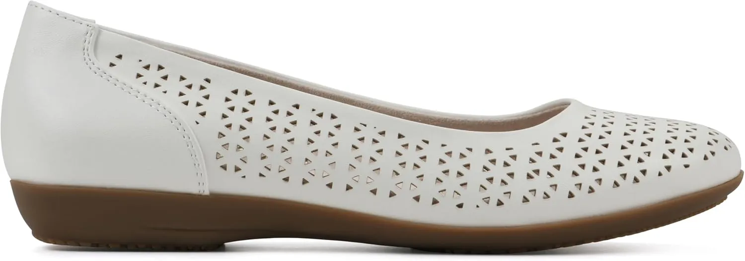 CLIFFS BY WHITE MOUNTAIN Women's Cindy Cushioned Ballet Flat