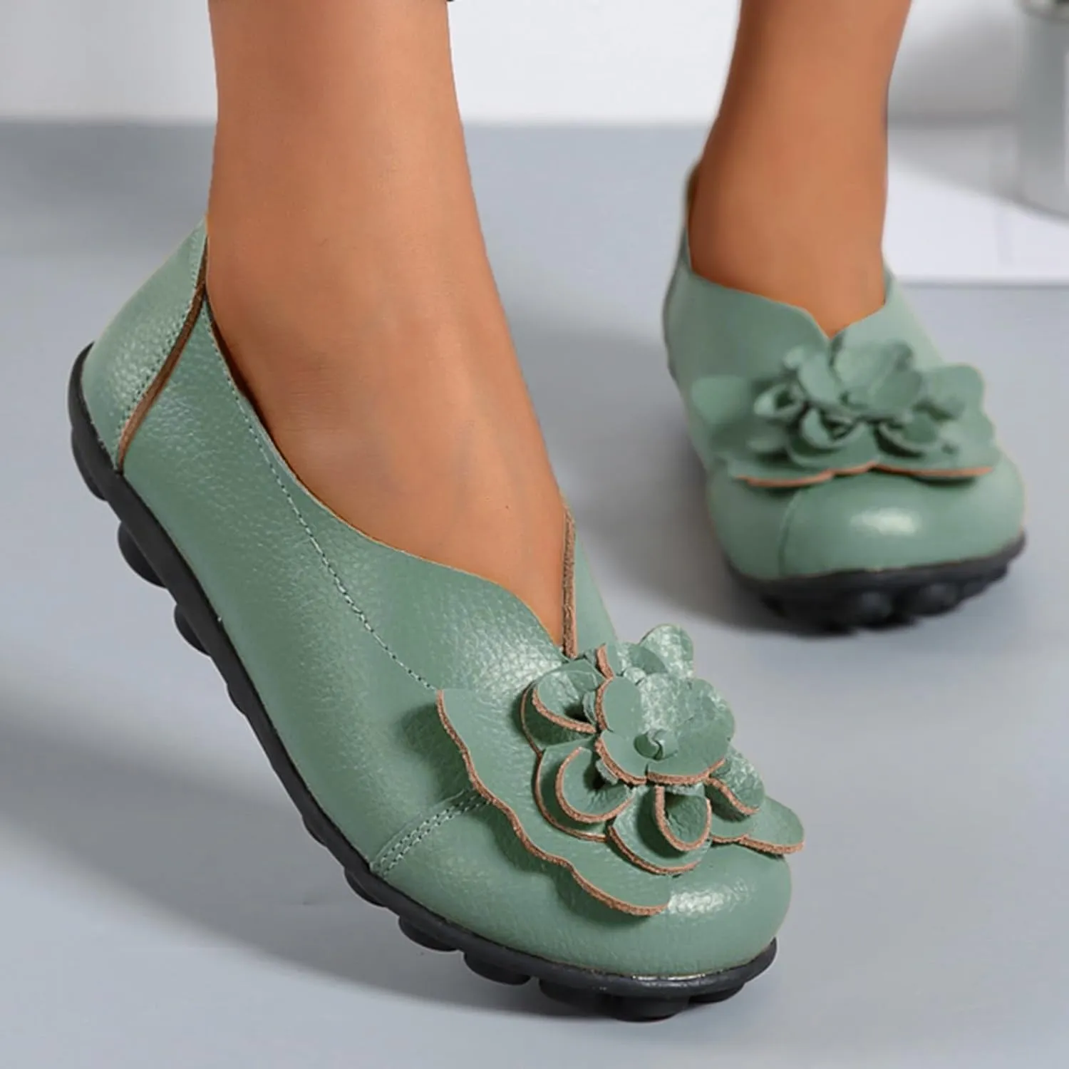 Comfortable Walking Slip on Flat Shoes Ladies Dressy Loafers Breathable Leather Wide Width Loafer Round Toe Wild Fashion Soft Casual Outdoor Sandals for Women