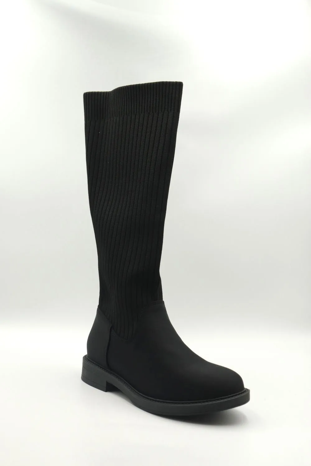 Flat high boot