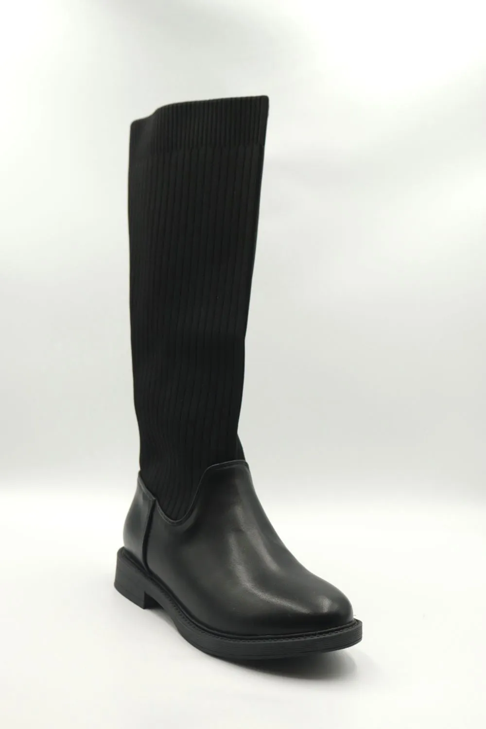 Flat high boot