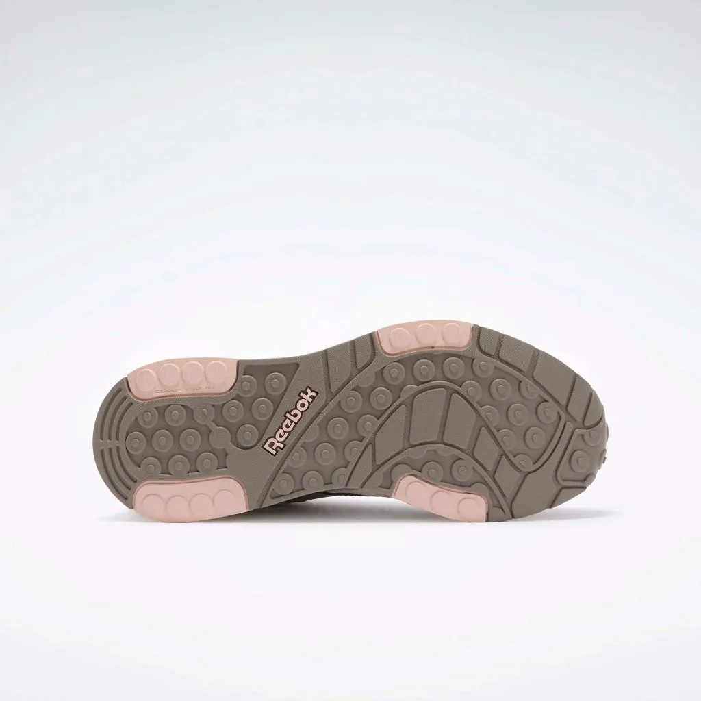 Glide DMX Sneaker in Chalk / gritty Grey / Scorched Earth