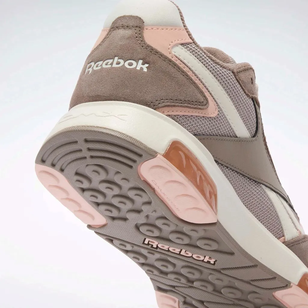 Glide DMX Sneaker in Chalk / gritty Grey / Scorched Earth