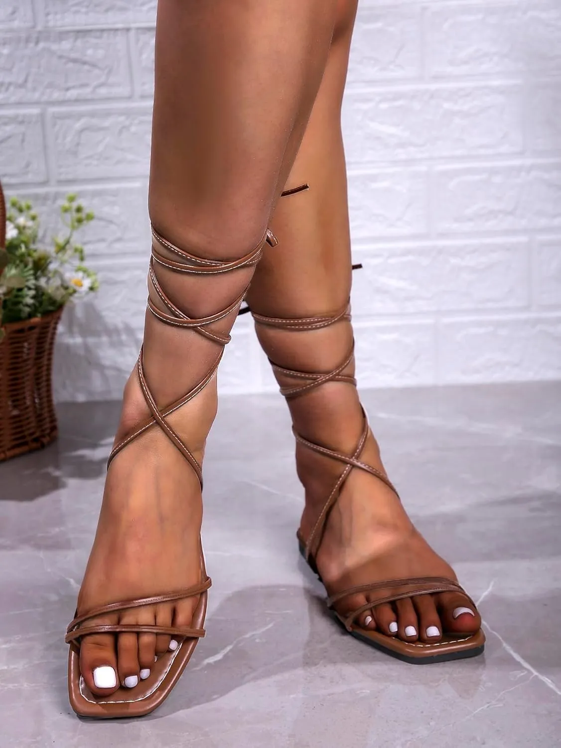 GORGLITTER Women's Lace Up Gladiator Sandals Trendy 2025 Criss Cross Strappy Sandals Cute Tie Up Flats