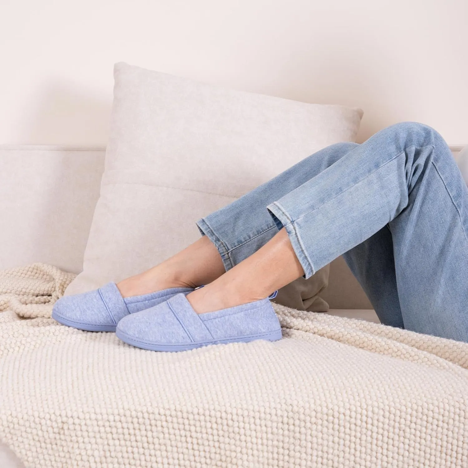HomeTop Women's Comfy Loafer Slippers Lightweight Memory Foam Non-slip Indoor House Shoes