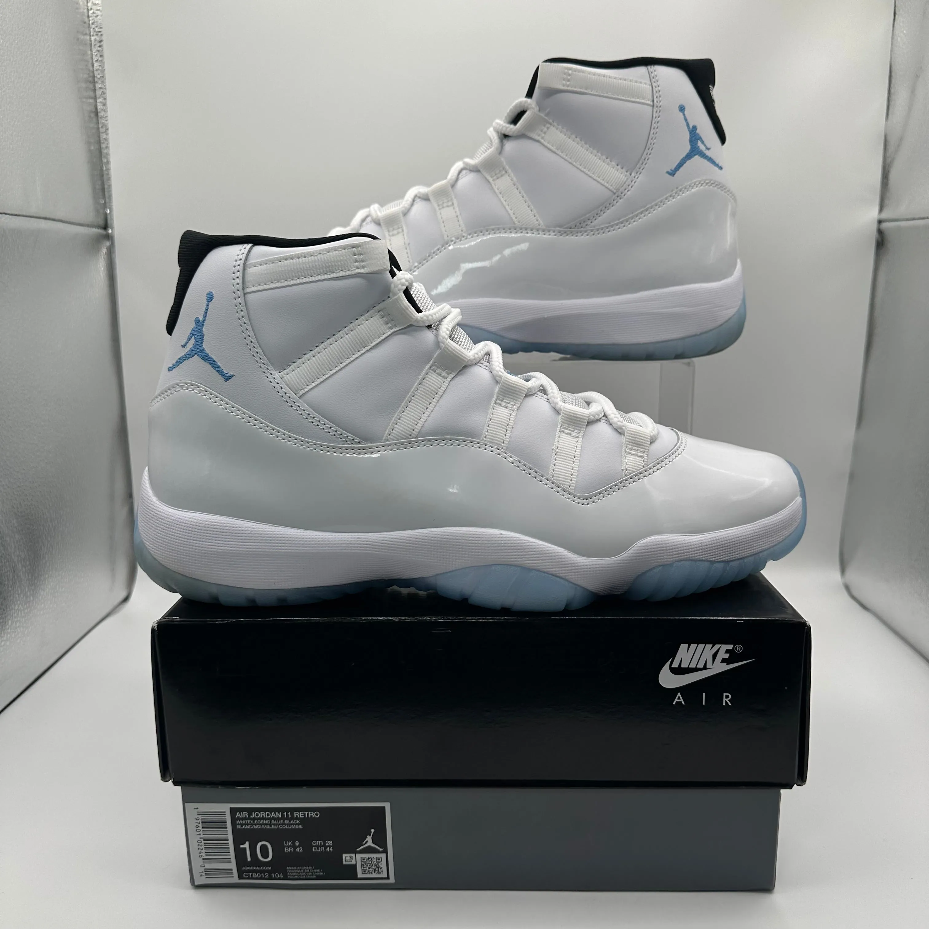 Jordan 11 Retro Legend Blue *pre-owned* (SIZE 10)