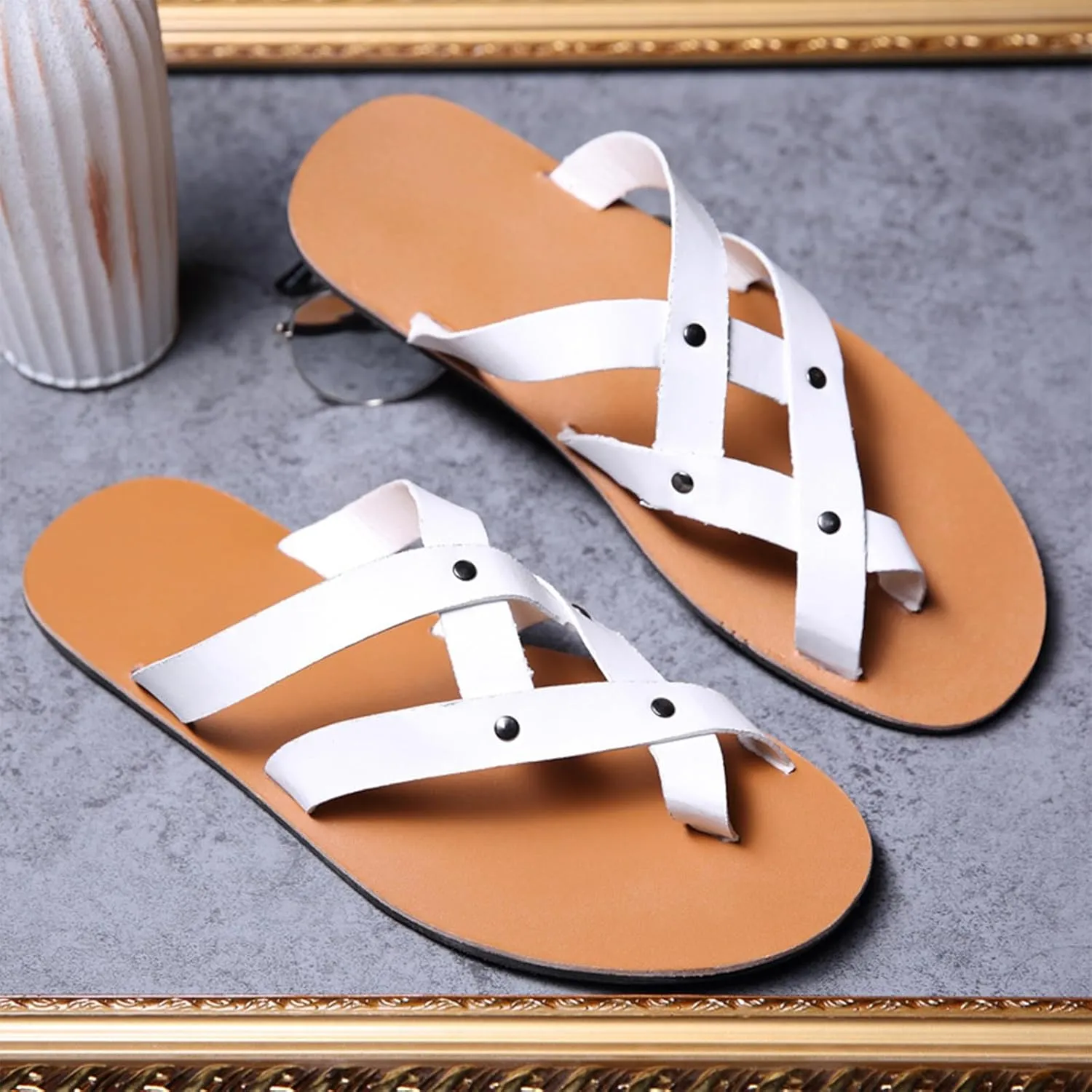 Men's Leather Toe Ring Flat Roman Sandals Fashion Breathable Round Open Toe Cross Strap Slip-On Clip-Toe Non-Slip Beach Sandals Comfortable Walking Flat Sandals