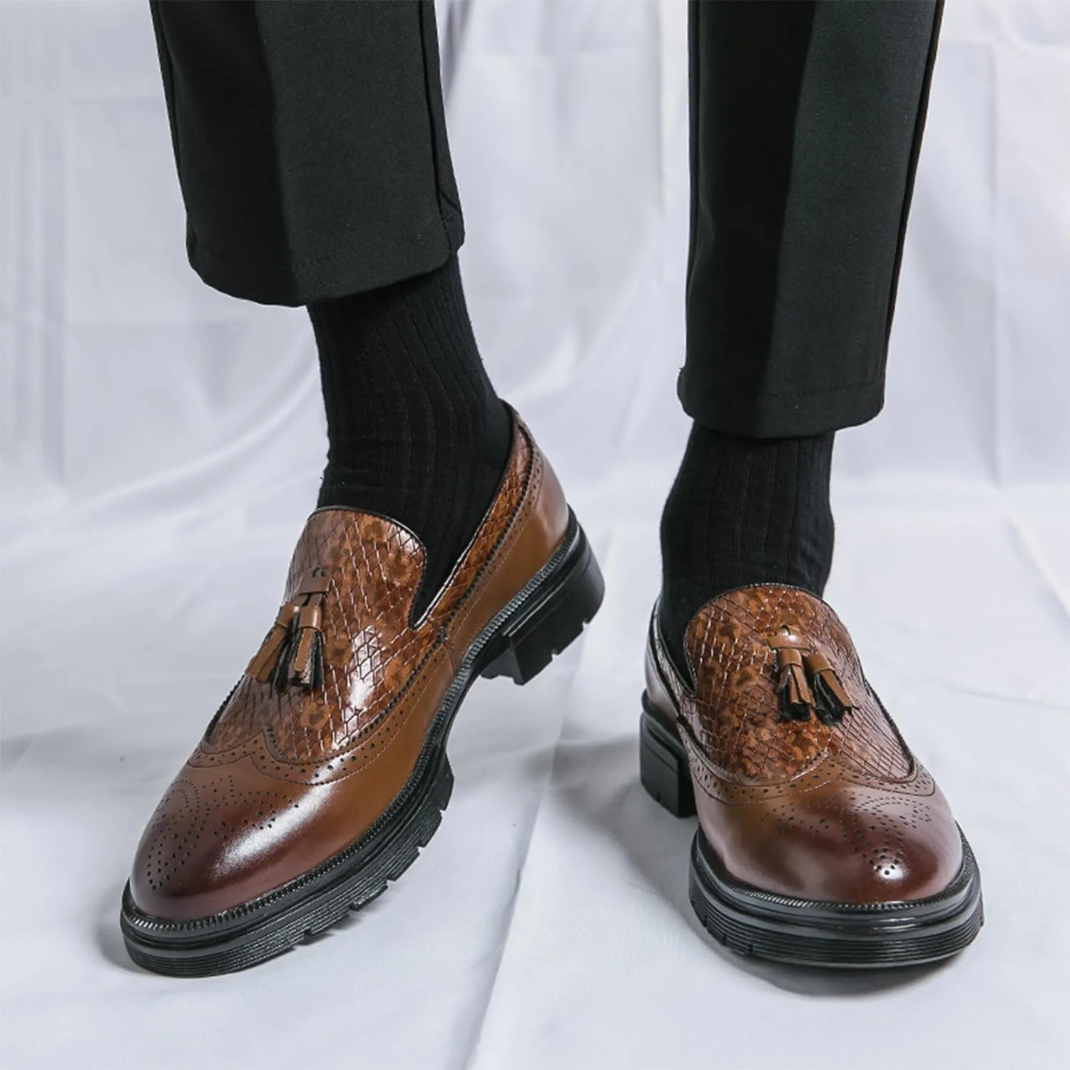 Men's Tassel Loafers Woven Pattern Leather Slip-on Dress Shoes Wide Round Toe Brogue Wingtip Business Design Fashion Non-Slip Work Casual Shoes