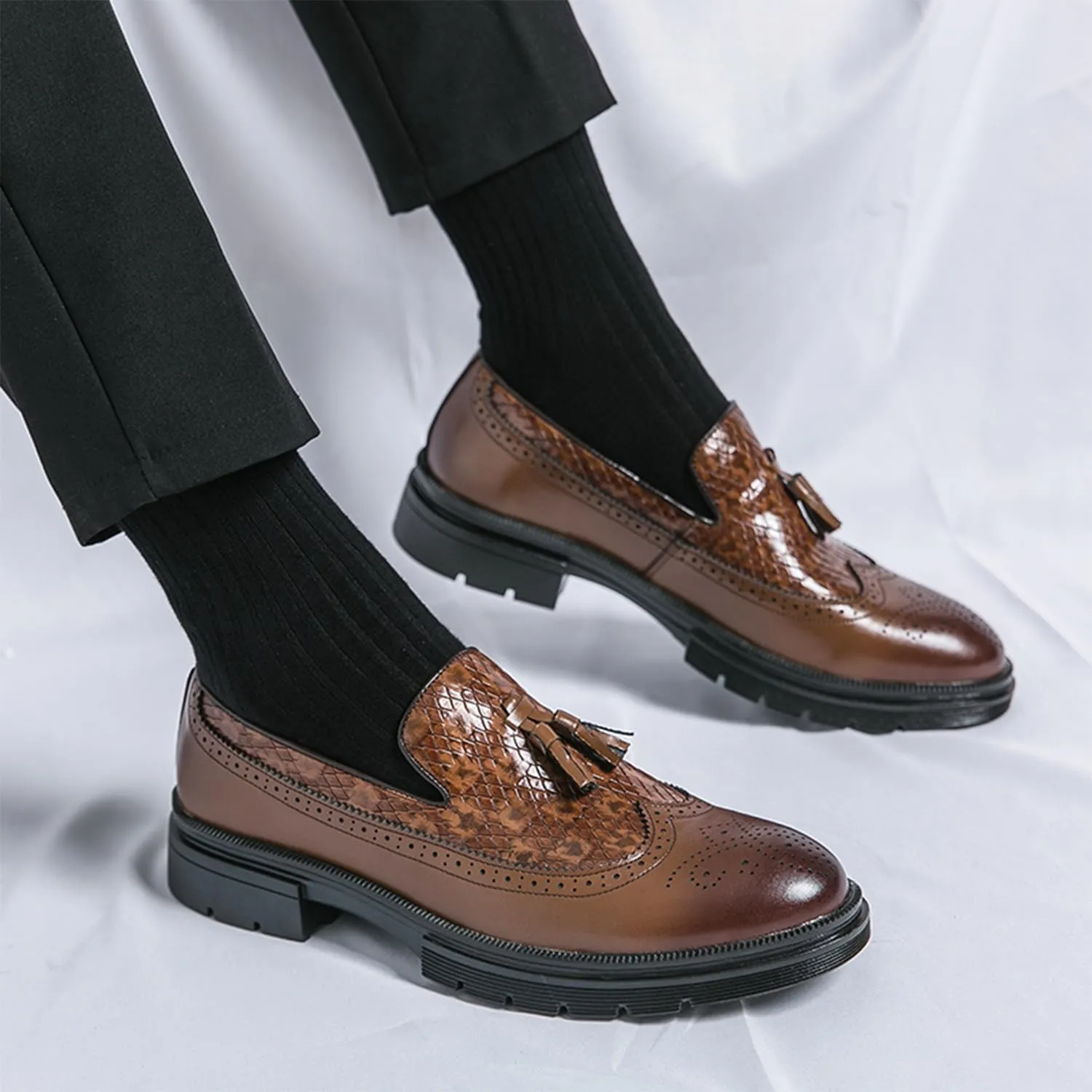 Men's Tassel Loafers Woven Pattern Leather Slip-on Dress Shoes Wide Round Toe Brogue Wingtip Business Design Fashion Non-Slip Work Casual Shoes