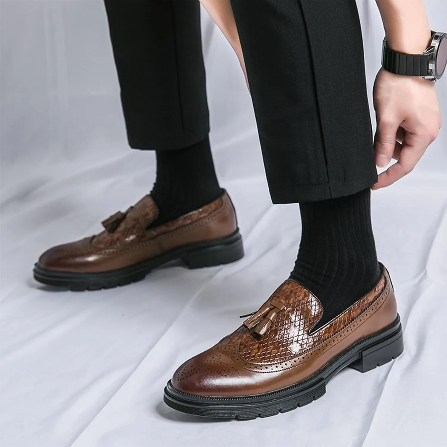 Men's Tassel Loafers Woven Pattern Leather Slip-on Dress Shoes Wide Round Toe Brogue Wingtip Business Design Fashion Non-Slip Work Casual Shoes
