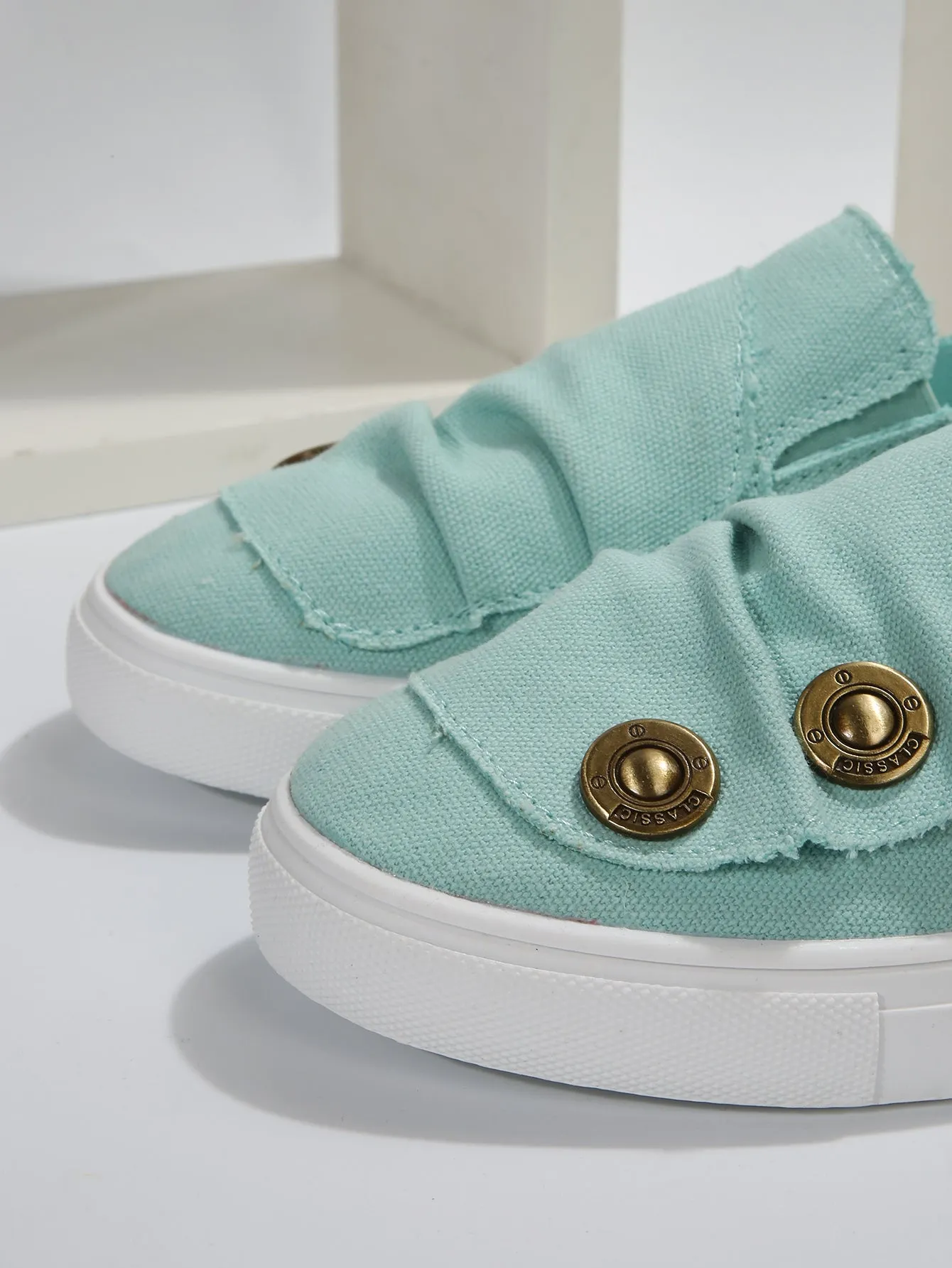 Nanccy Canvas Breathable Fashionable Flat Shoes