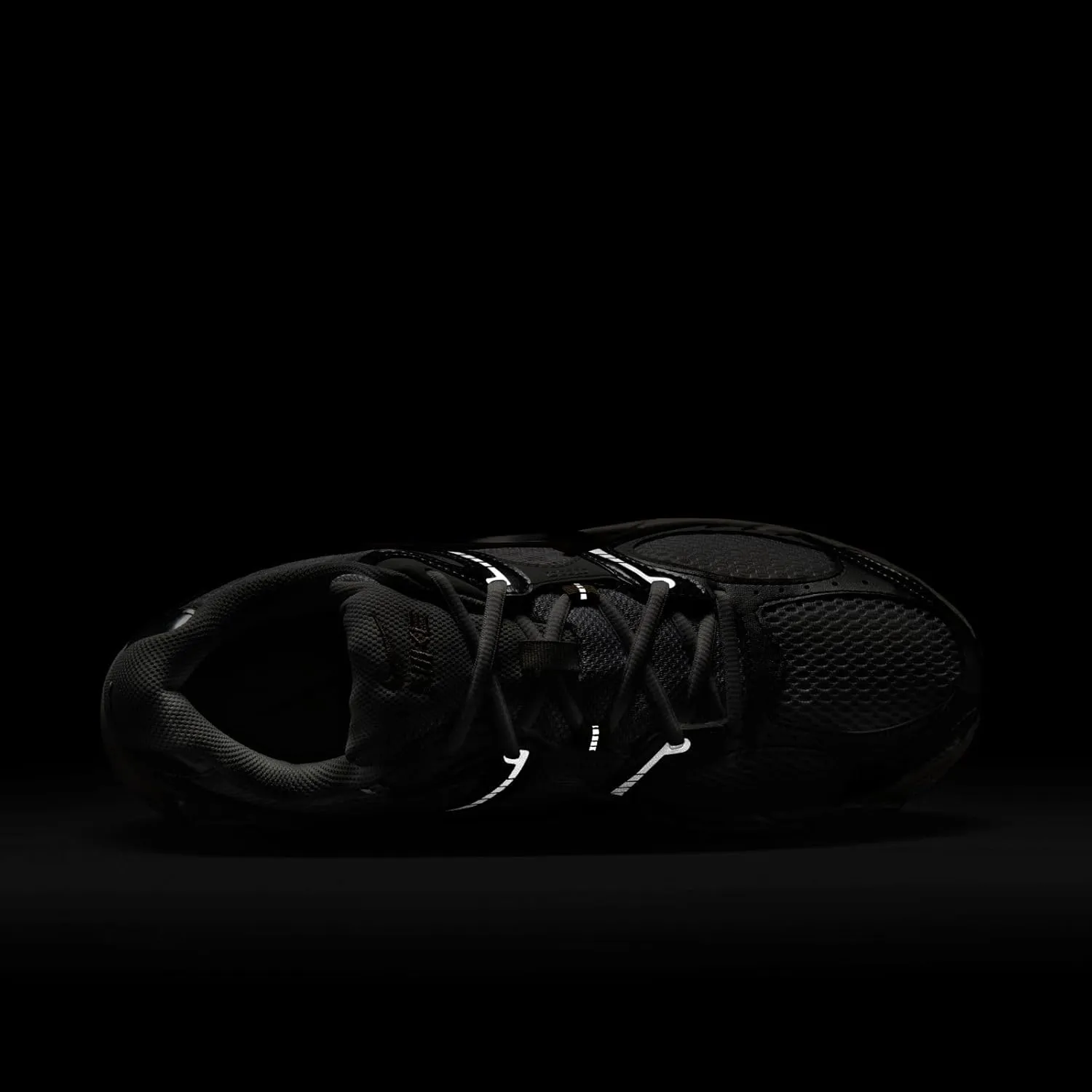 Nike Men's V5 Runner Sneaker