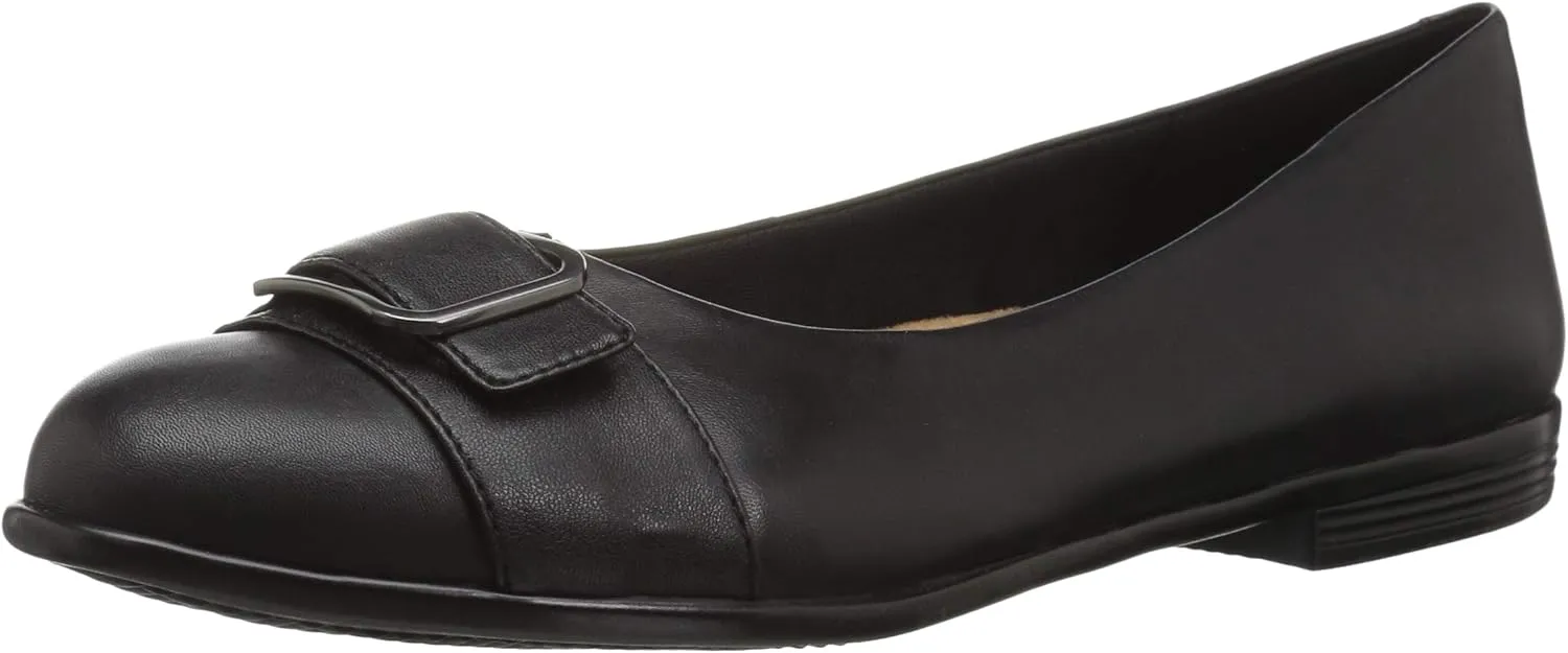 Trotters Women's Aubrey Loafer Flat