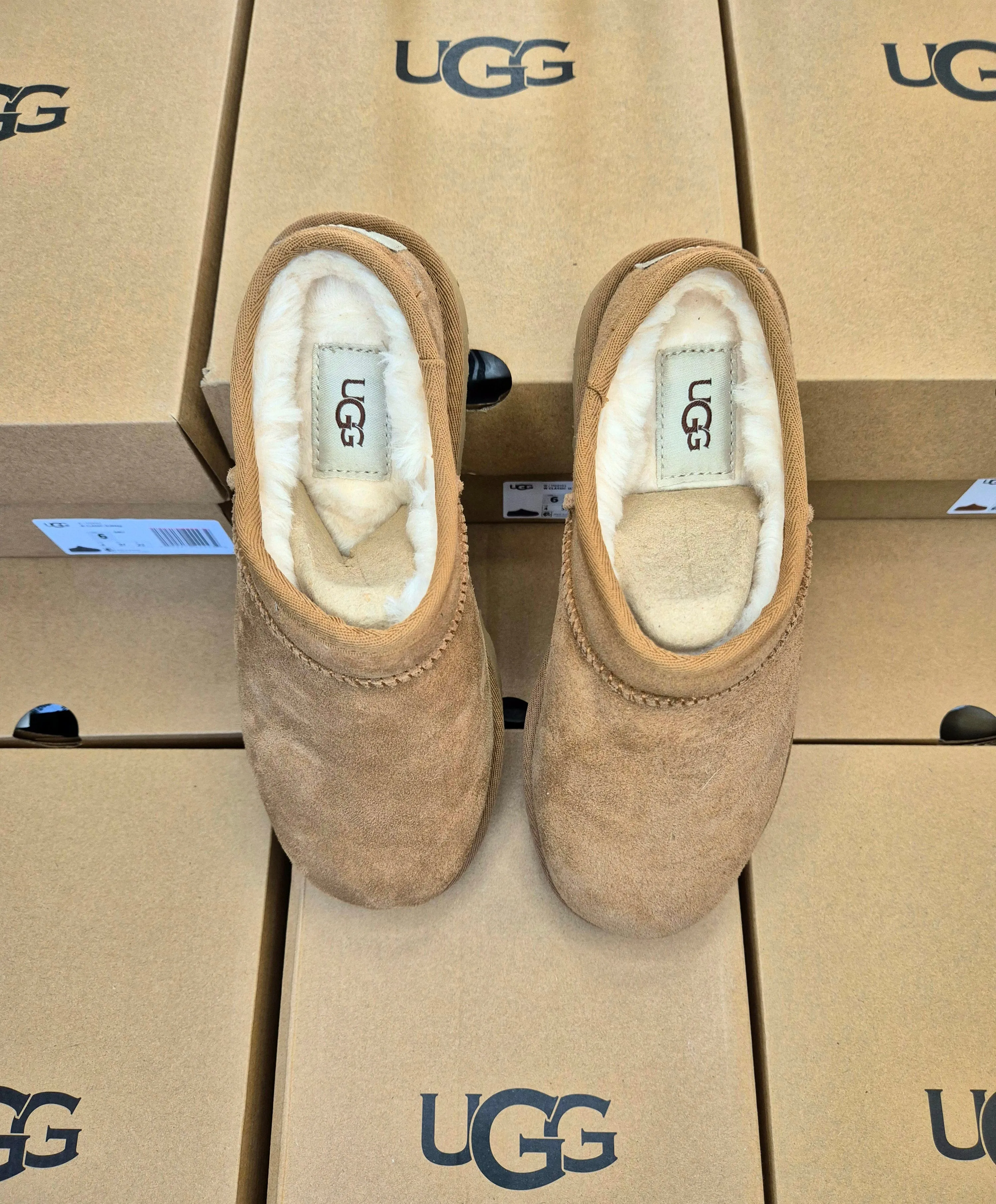 UGG CLASSIC WOMENS SLIPPER (CHESTNUT)